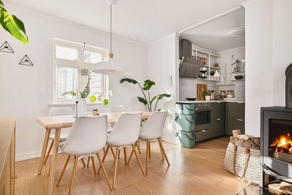 Beautiful Bergen House From 1790アパートメント エクステリア 写真
