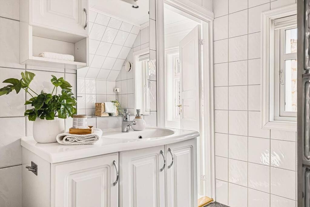 Beautiful Bergen House From 1790アパートメント エクステリア 写真